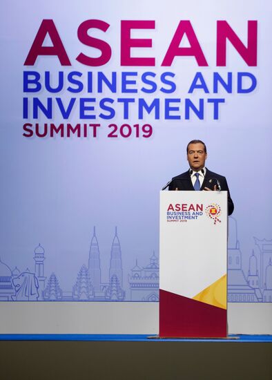 Премьер-министр РФ Д. Медведев прибыл в Бангкок для участия в Восточноазиатском саммите и деловом инвестиционном саммите АСЕАН