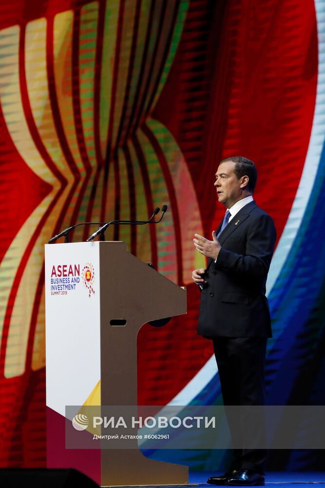 Премьер-министр РФ Д. Медведев прибыл в Бангкок для участия в Восточноазиатском саммите и деловом инвестиционном саммите АСЕАН