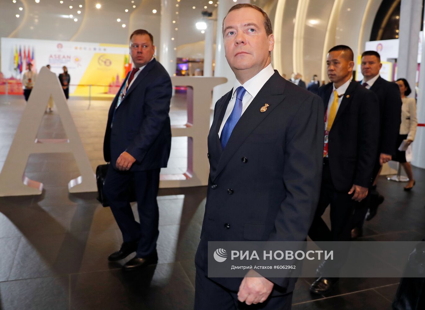 Премьер-министр РФ Д. Медведев прибыл в Бангкок для участия в Восточноазиатском саммите и деловом инвестиционном саммите АСЕАН