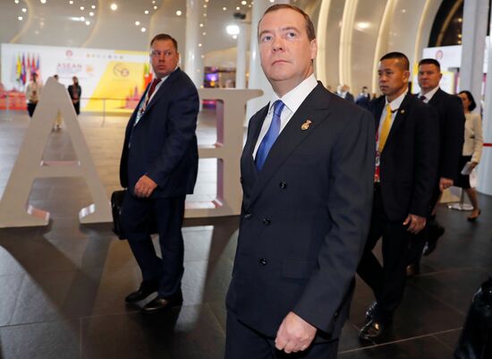 Премьер-министр РФ Д. Медведев прибыл в Бангкок для участия в Восточноазиатском саммите и деловом инвестиционном саммите АСЕАН
