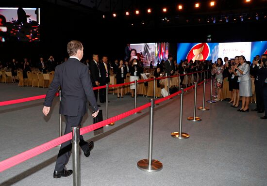 Премьер-министр РФ Д. Медведев прибыл в Бангкок для участия в Восточноазиатском саммите и деловом инвестиционном саммите АСЕАН