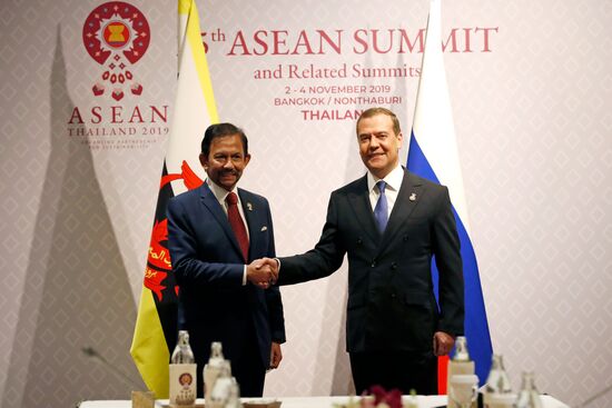 Премьер-министр РФ Д. Медведев прибыл в Бангкок для участия в Восточноазиатском саммите и деловом инвестиционном саммите АСЕАН