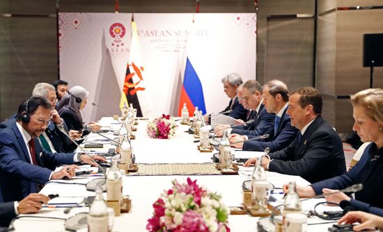 Премьер-министр РФ Д. Медведев прибыл в Бангкок для участия в Восточноазиатском саммите и деловом инвестиционном саммите АСЕАН