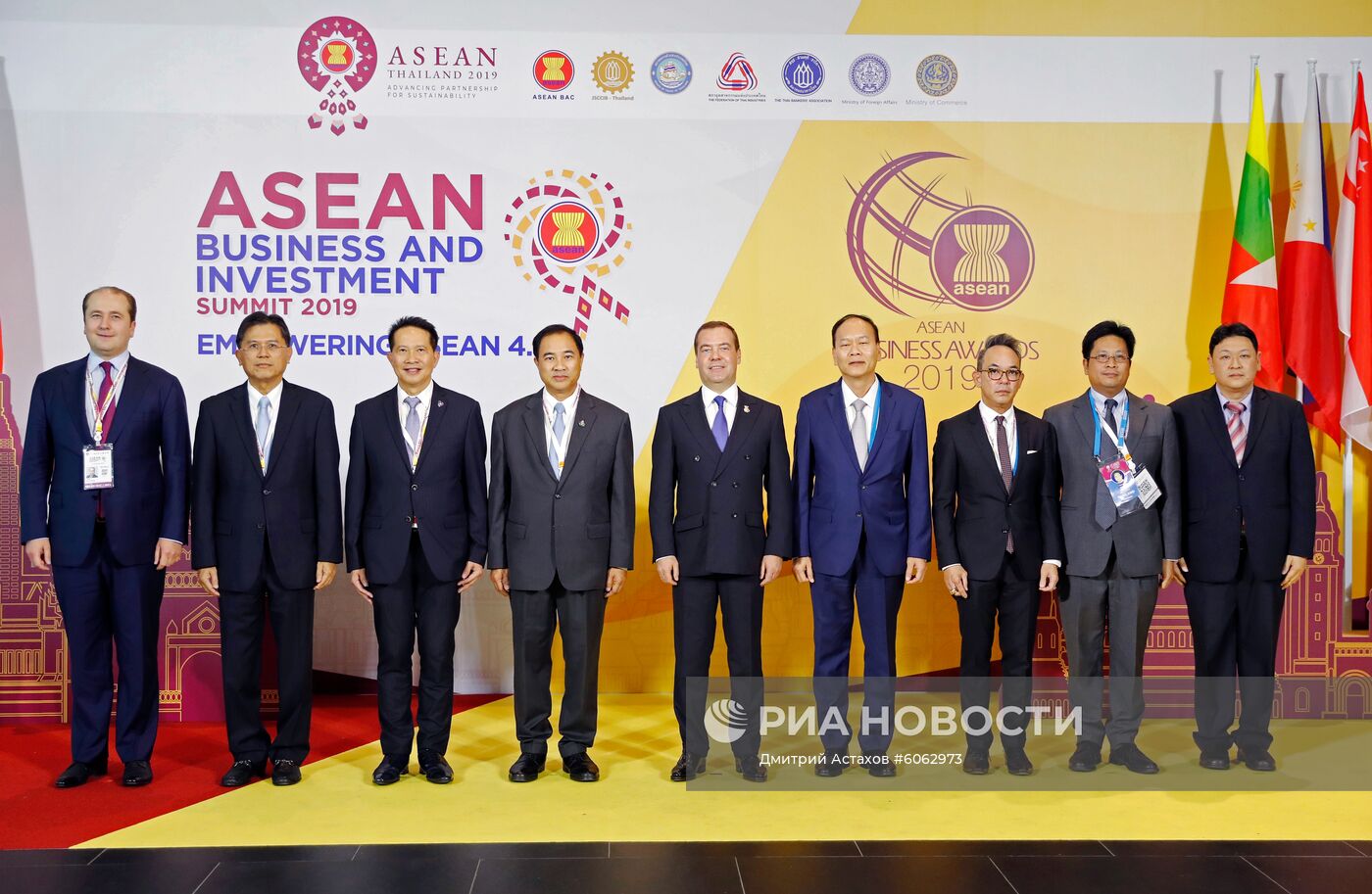 Премьер-министр РФ Д. Медведев прибыл в Бангкок для участия в Восточноазиатском саммите и деловом инвестиционном саммите АСЕАН