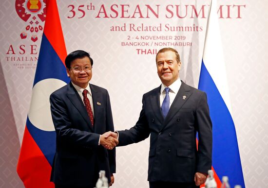 Премьер-министр РФ Д. Медведев прибыл в Бангкок для участия в Восточноазиатском саммите и деловом инвестиционном саммите АСЕАН