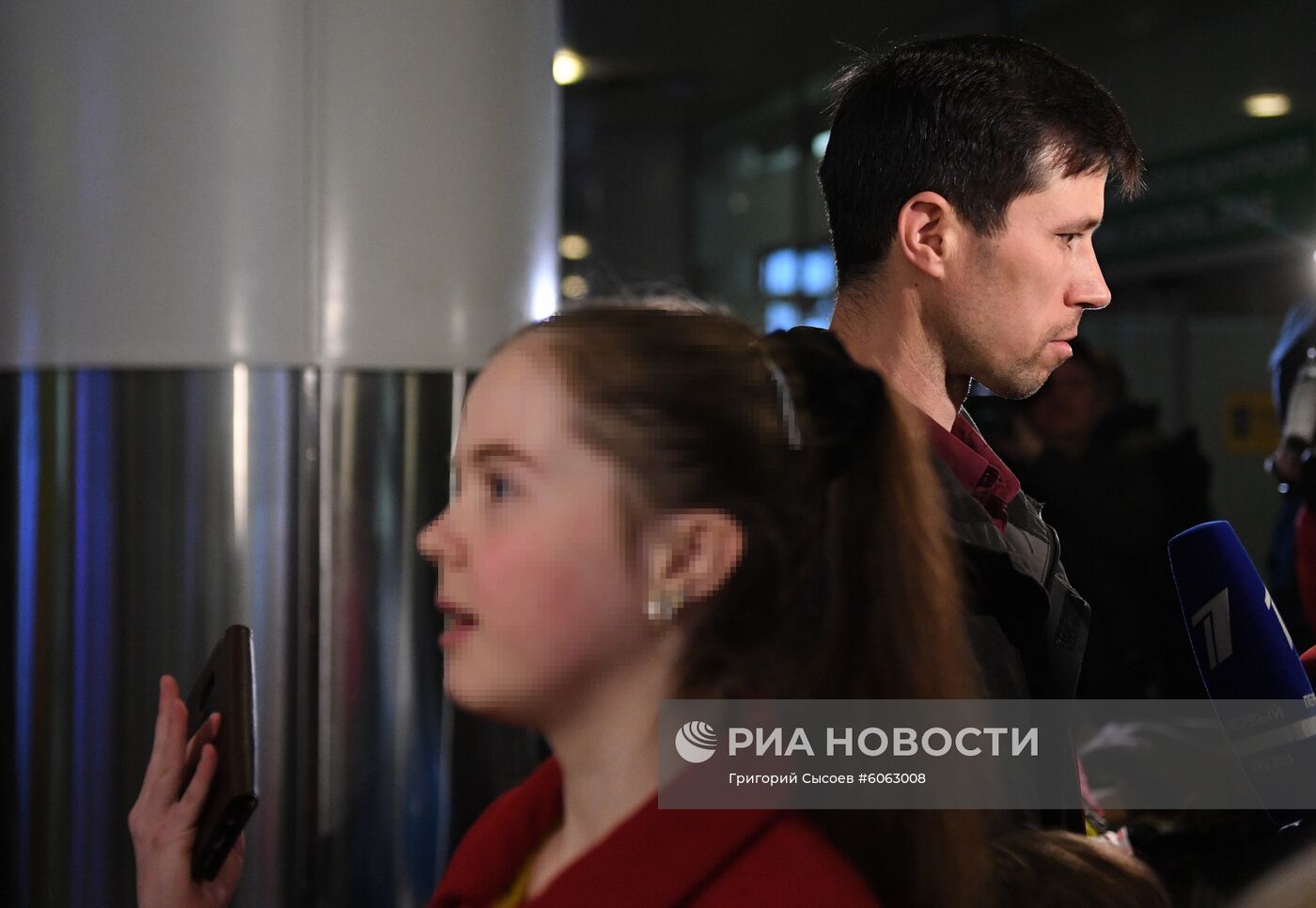 Прилет Дениса Лисова с детьми в Москву