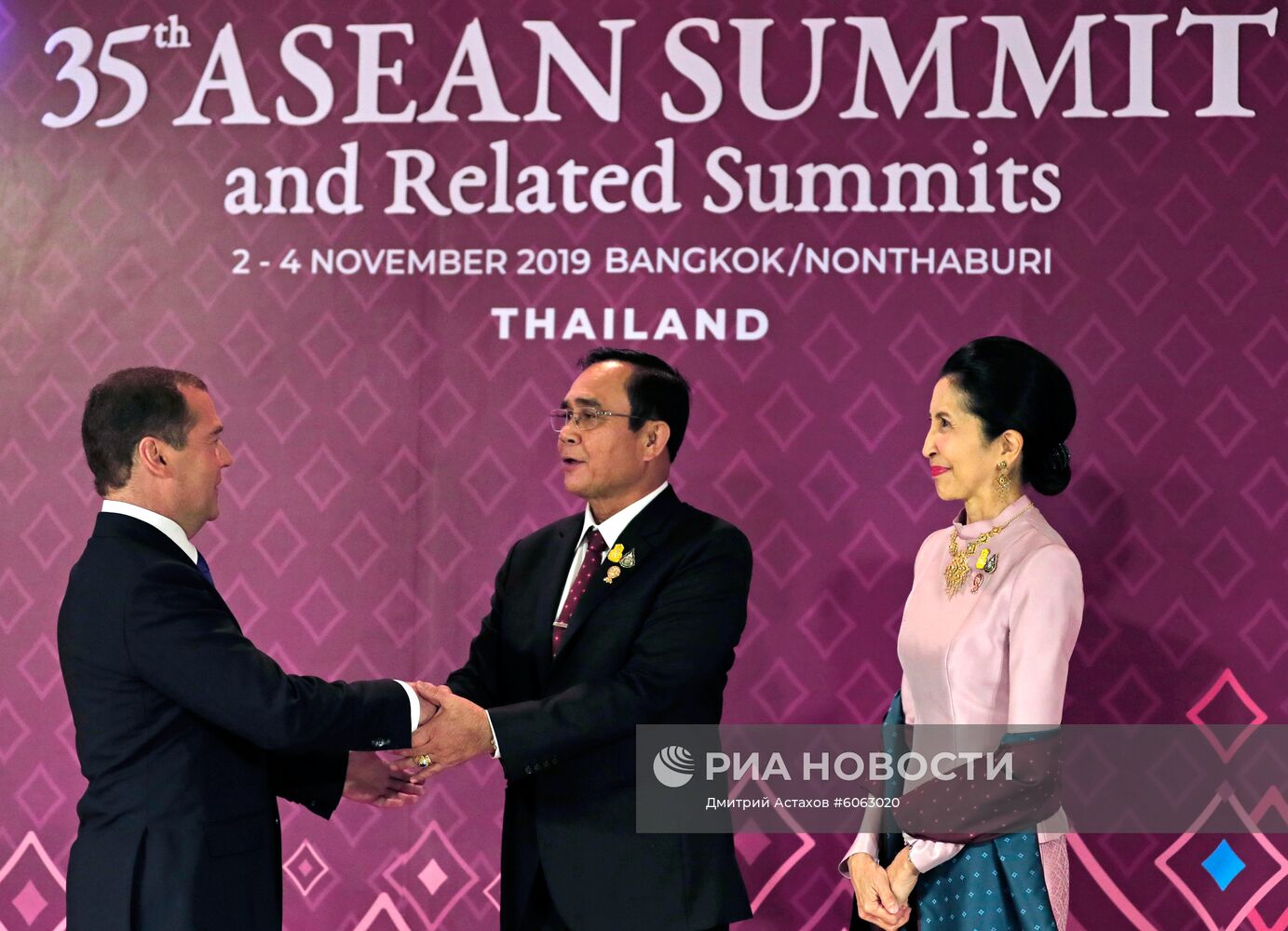 Премьер-министр РФ Д. Медведев прибыл в Бангкок для участия в Восточноазиатском саммите и деловом инвестиционном саммите АСЕАН