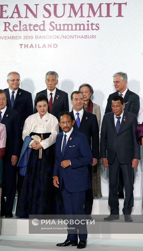 Премьер-министр РФ Д. Медведев прибыл в Бангкок для участия в Восточноазиатском саммите и деловом инвестиционном саммите АСЕАН