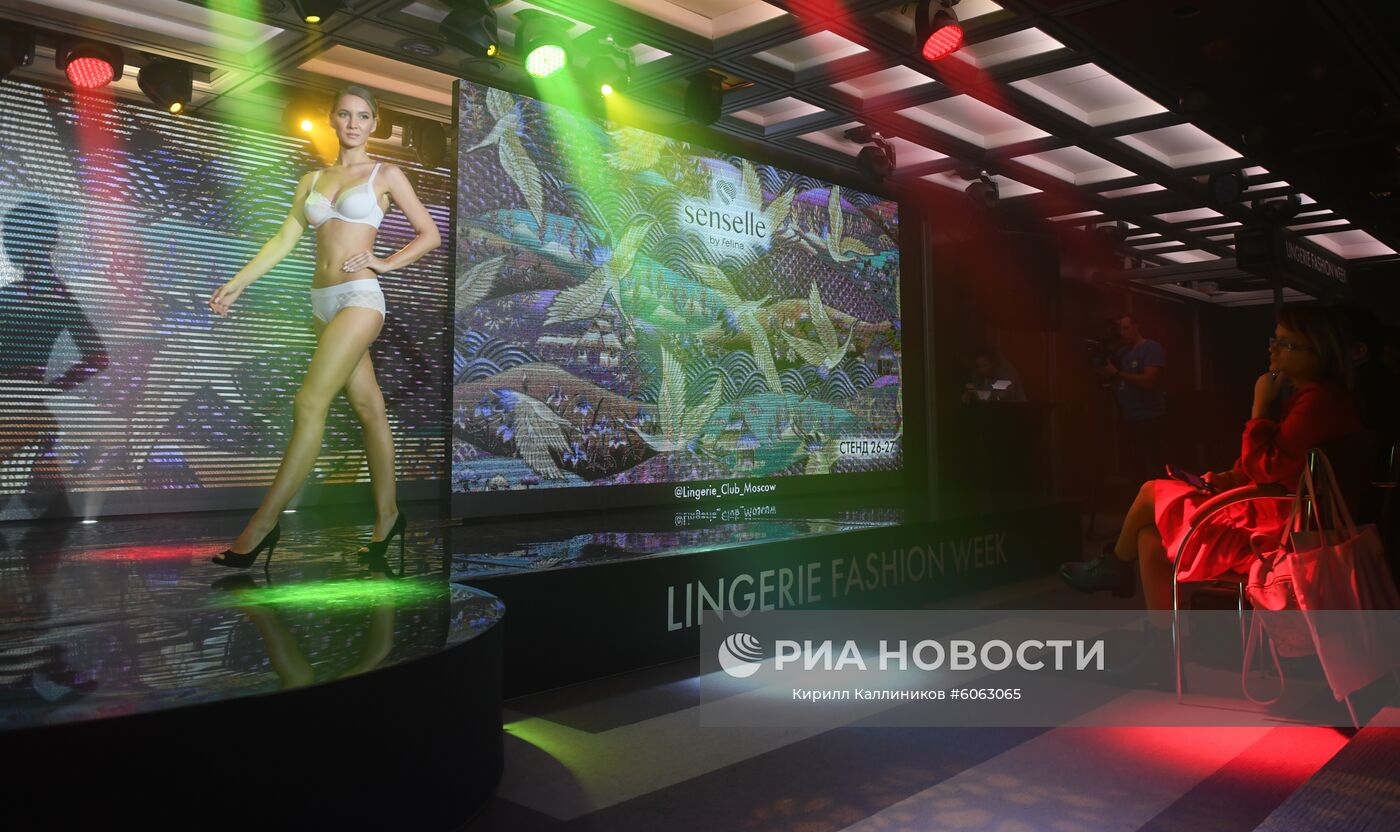 Участница показа коллекции нижнего белья Senselle by Felina в рамках Lingerie Fashion Week. Место: Россия, Москва. Автор: Кирилл Каллиников/РИА Новости. Lingerie Fashion Week