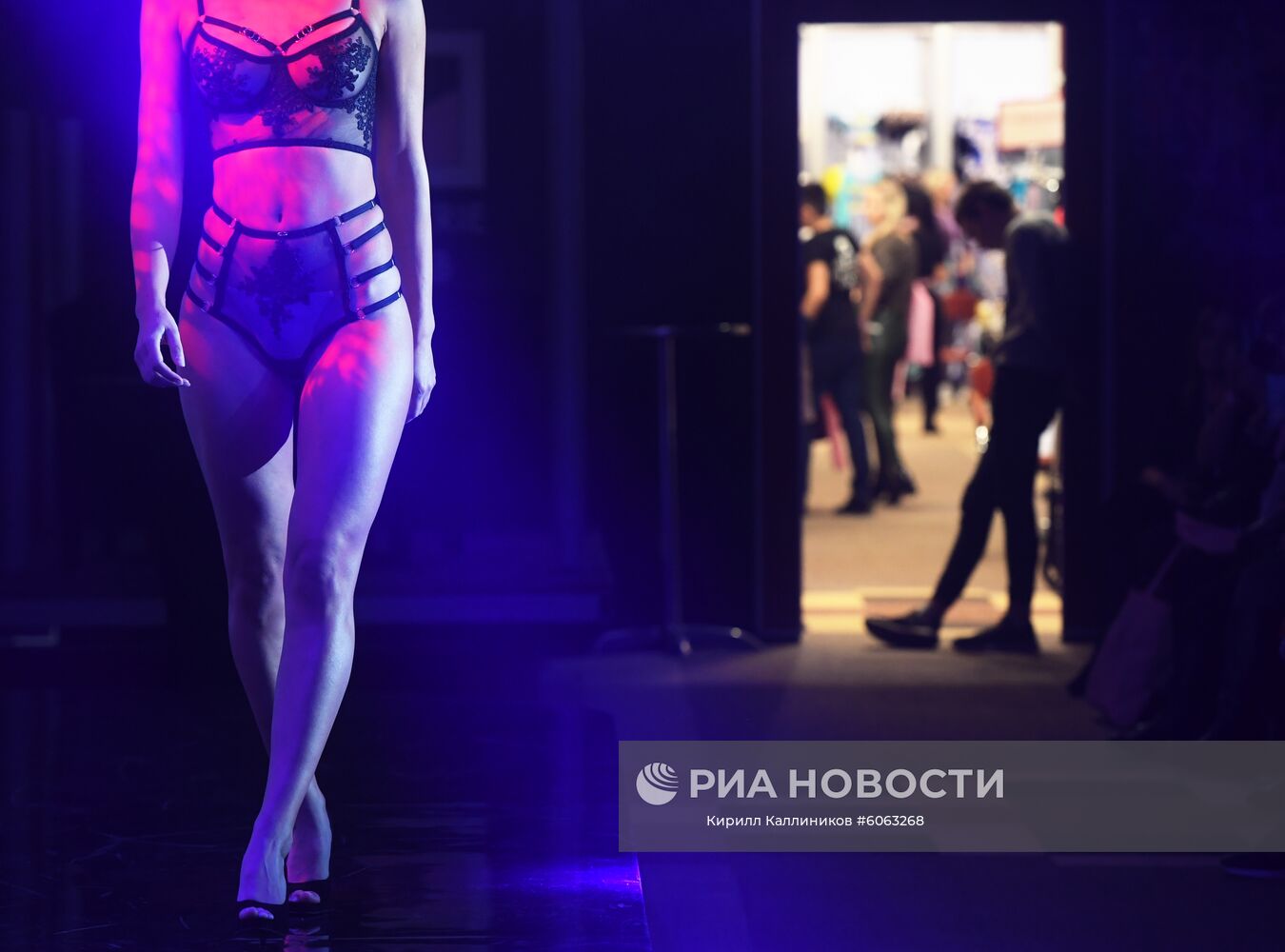 Участница показа коллекции нижнего белья в рамках Lingerie Fashion Week. Место: Россия, Москва. Автор: Кирилл Каллиников/РИА Новости. Lingerie Fashion Week