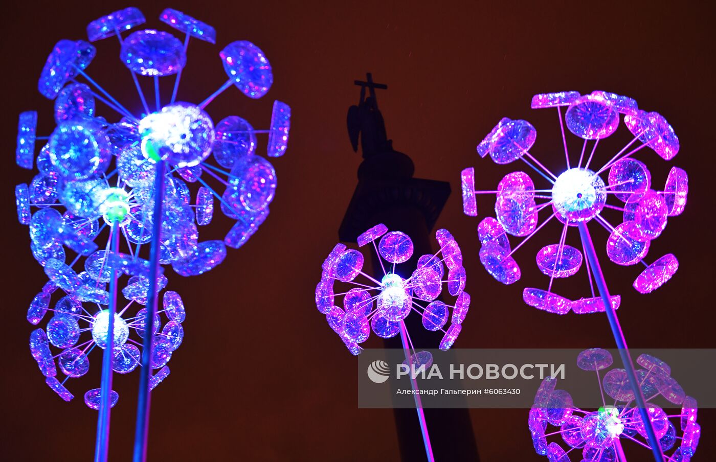 Фестиваль "Чудо света" на Дворцовой площади в Санкт-Петербурге