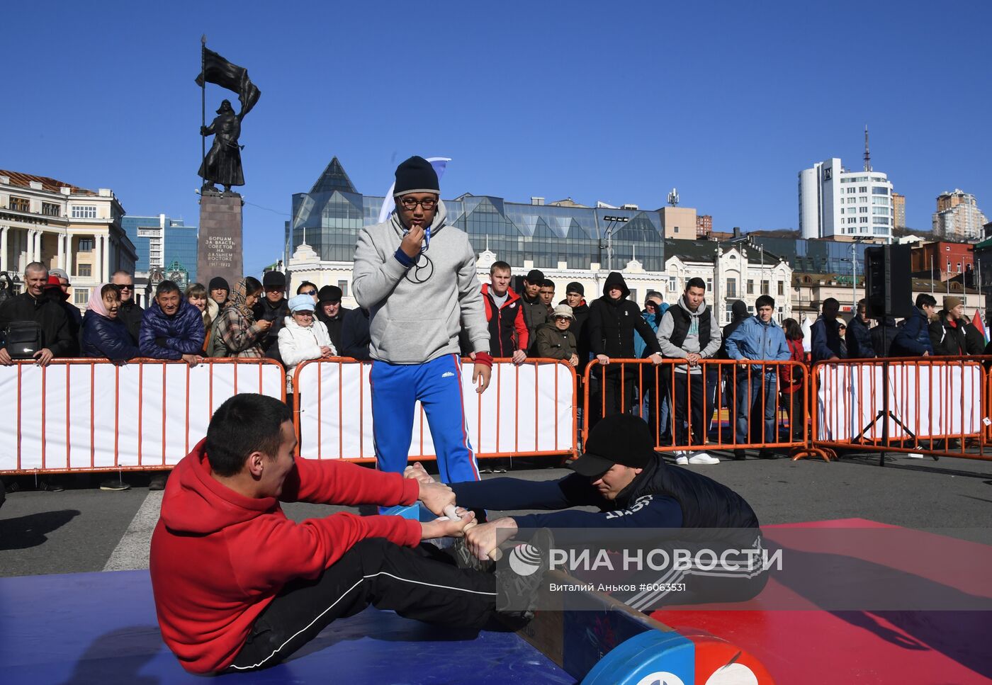 Празднование Дня народного единства в регионах России