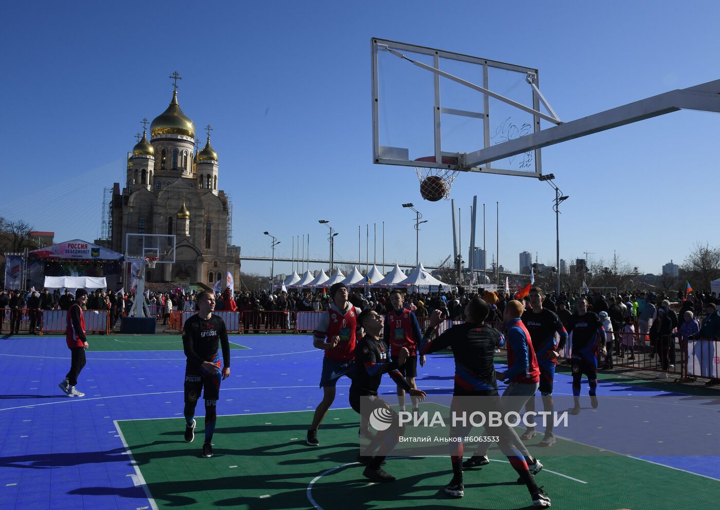 Празднование Дня народного единства в регионах России