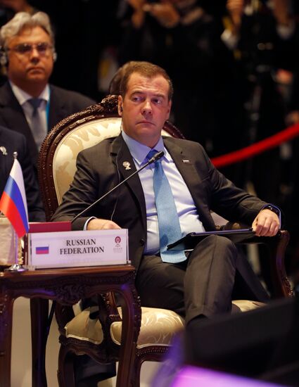 Визит премьер-министра РФ Д. Медведева в Бангкок для участия в Восточноазиатском саммите и деловом инвестиционном саммите АСЕАН. День второй