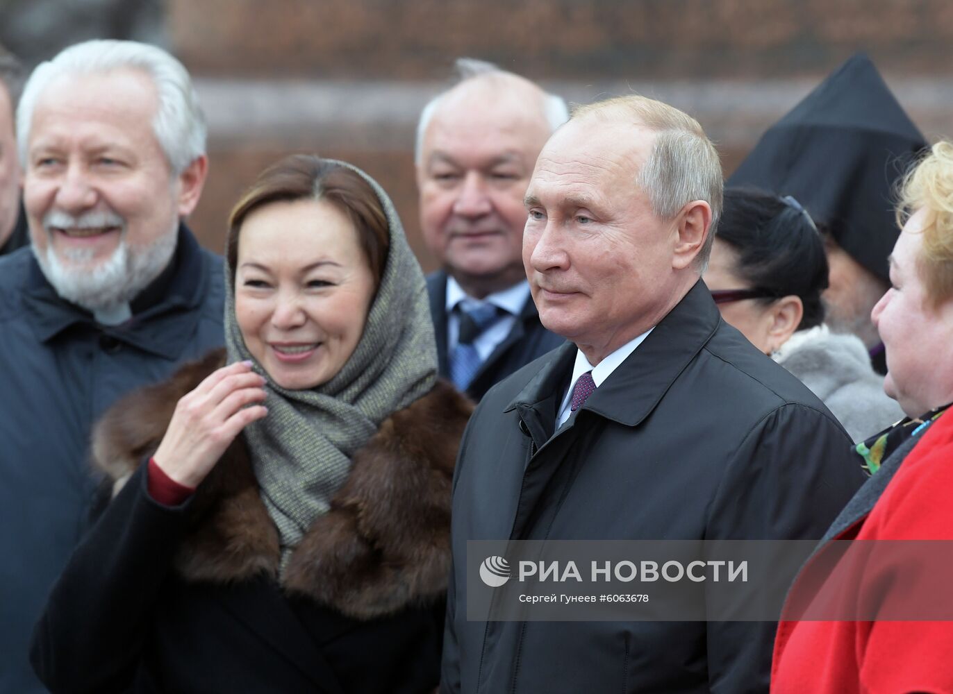 Президент РФ В. Путин принял участие в торжествах по случаю Дня народного единства