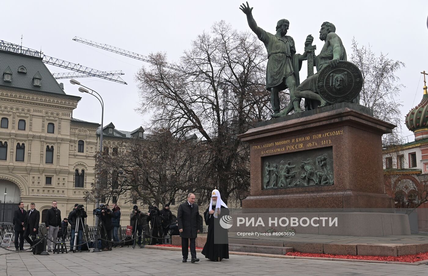 Президент РФ В. Путин принял участие в торжествах по случаю Дня народного единства