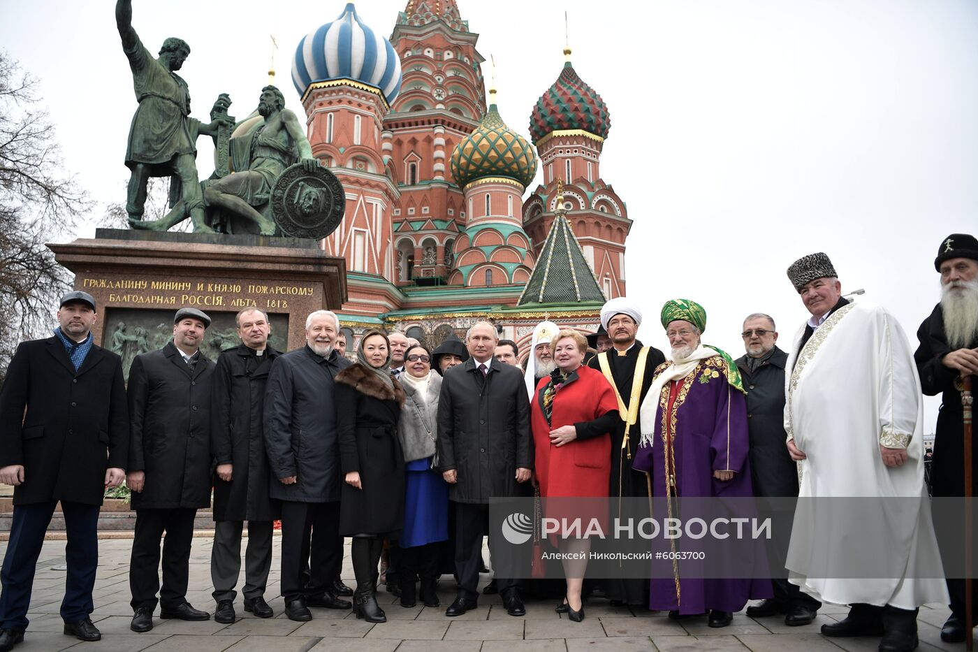 Президент РФ В. Путин принял участие в торжествах по случаю Дня народного единства