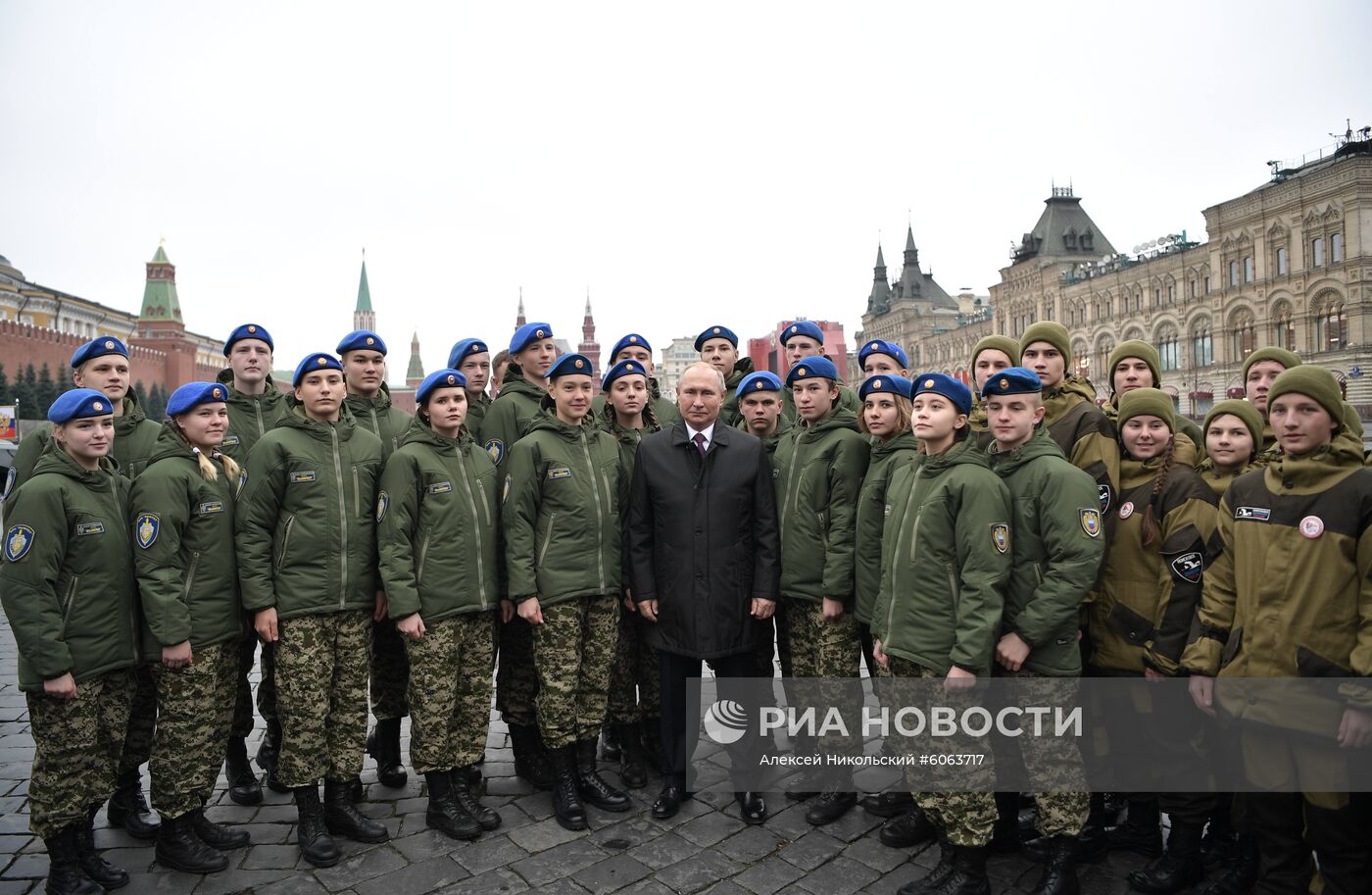 Президент РФ В. Путин принял участие в торжествах по случаю Дня народного единства