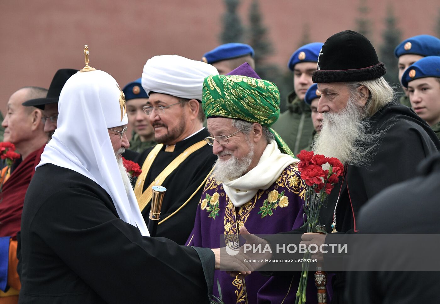 Президент РФ В. Путин принял участие в торжествах по случаю Дня народного единства