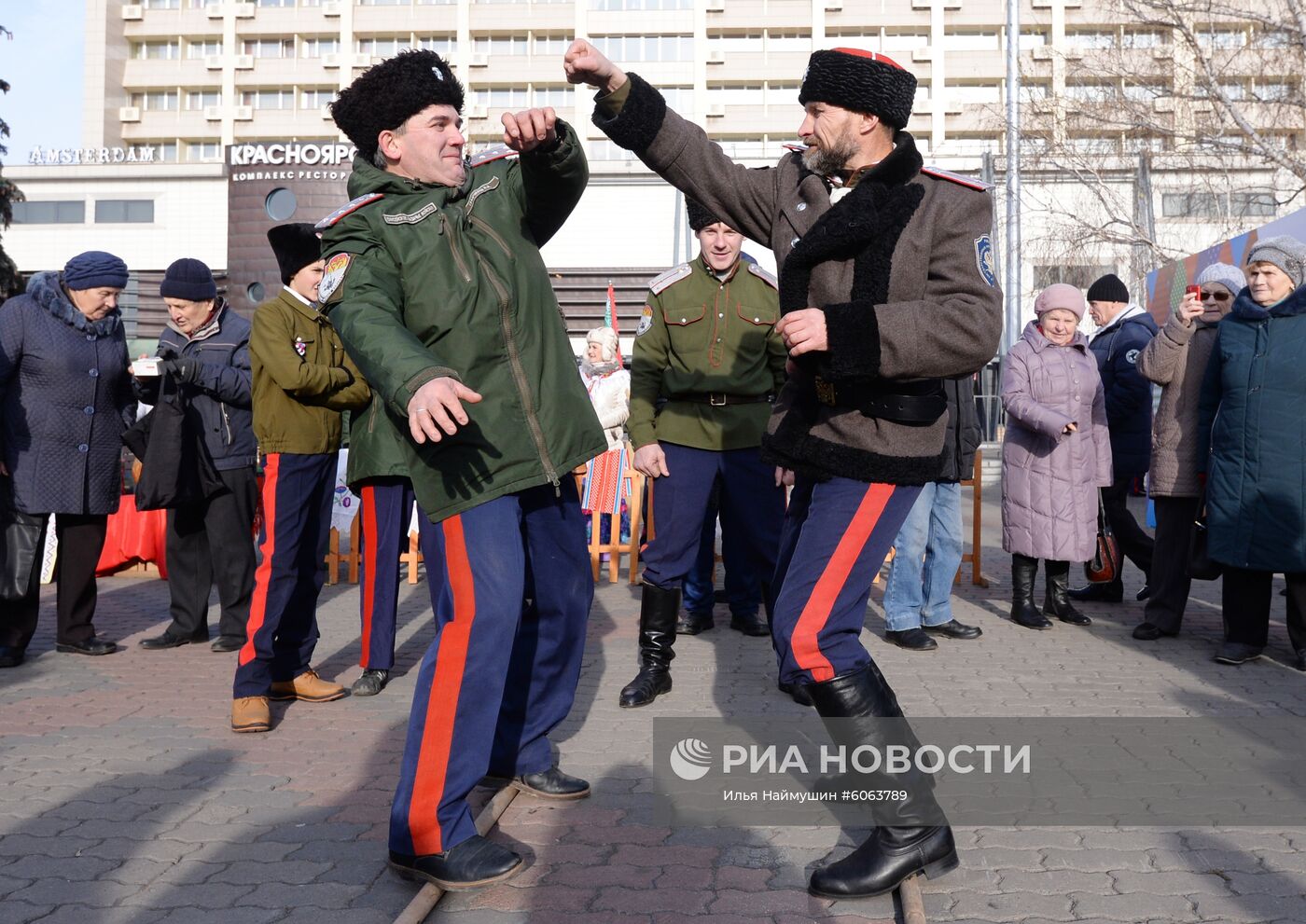 Празднование Дня народного единства в регионах России