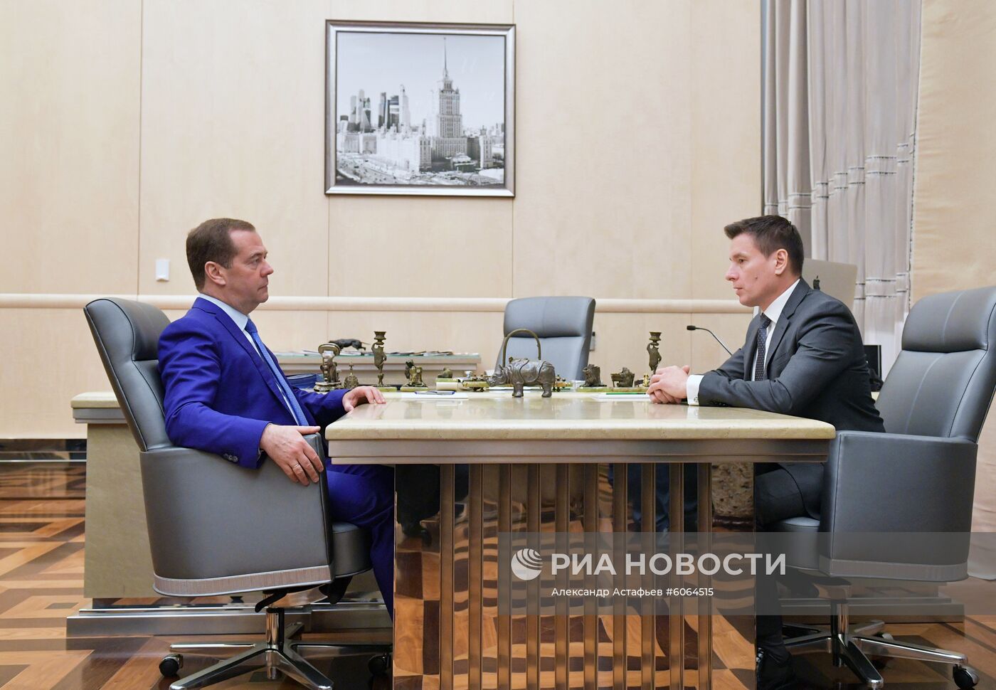 Премьер-министр РФ Д. Медведев встретился с гендиректором группы РЭЦ А. Слепневым