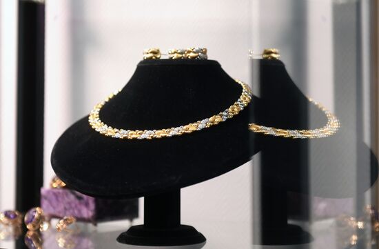 Топ-лоты из коллекции драгоценностей Л. Зыкиной, выставленные на аукцион