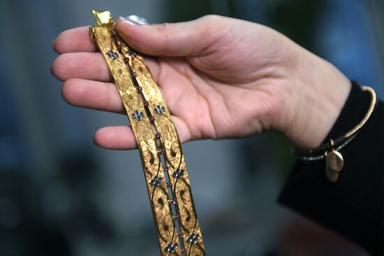 Топ-лоты из коллекции драгоценностей Л. Зыкиной, выставленные на аукцион