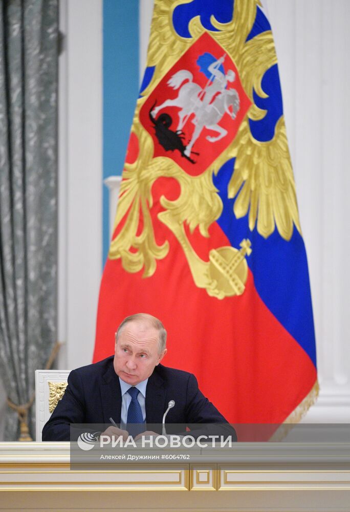 Президент РФ В. Путин провел заседание Совета по русскому языку
