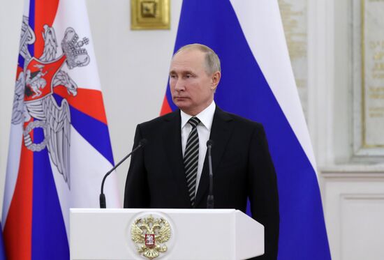 Президент РФ В. Путин на церемонии представления офицеров, назначенных на высшие командные должности