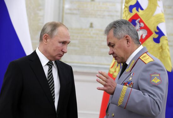 Президент РФ В. Путин на церемонии представления офицеров, назначенных на высшие командные должности