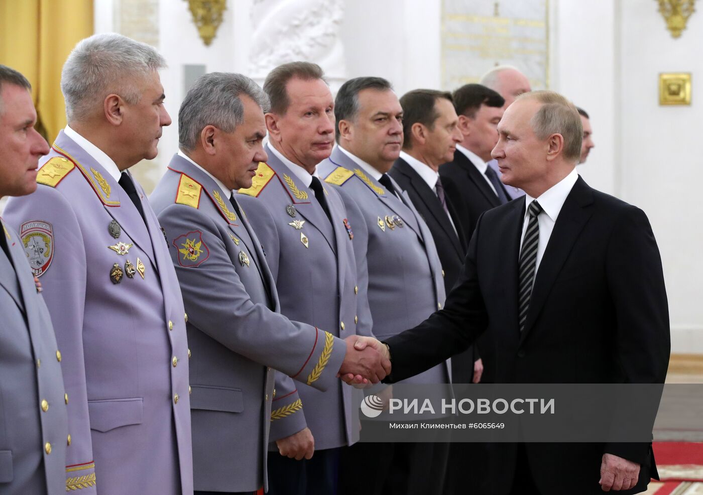 Президент РФ В. Путин на церемонии представления офицеров, назначенных на высшие командные должности