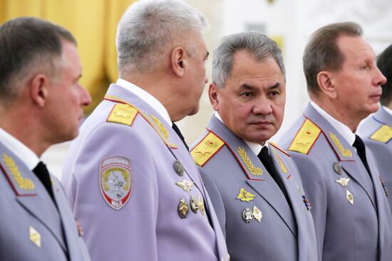 Президент РФ В. Путин на церемонии представления офицеров, назначенных на высшие командные должности