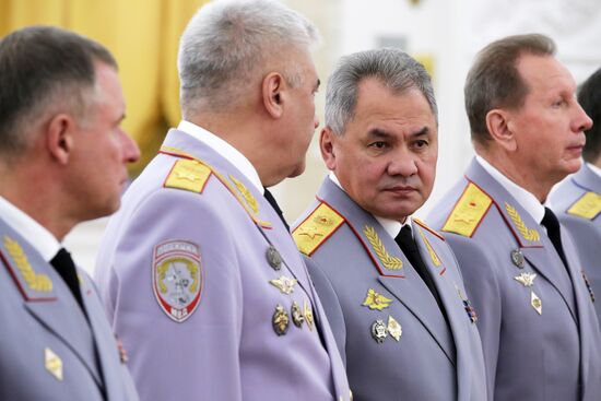Президент РФ В. Путин на церемонии представления офицеров, назначенных на высшие командные должности