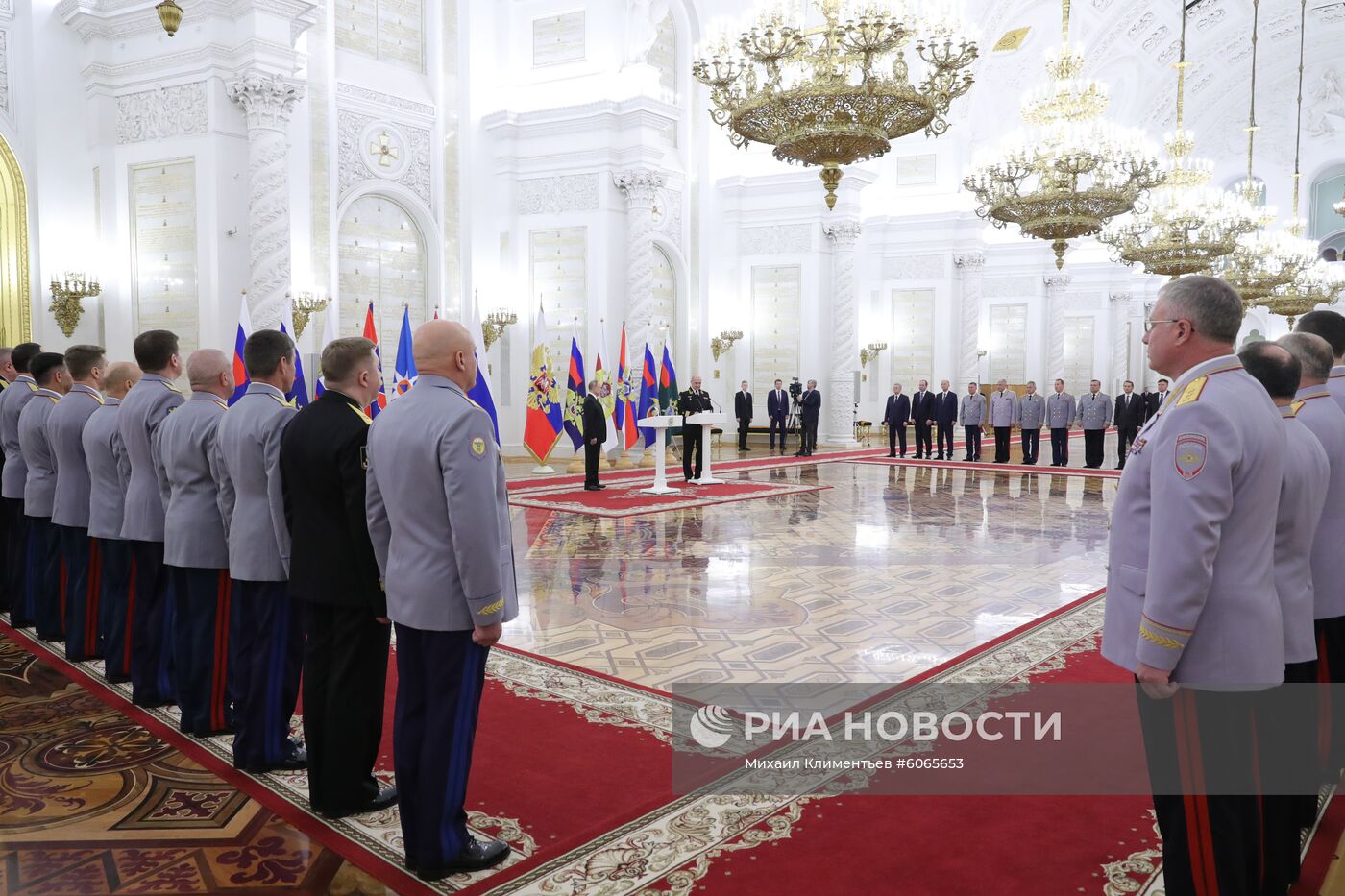 Президент РФ В. Путин на церемонии представления офицеров, назначенных на высшие командные должности