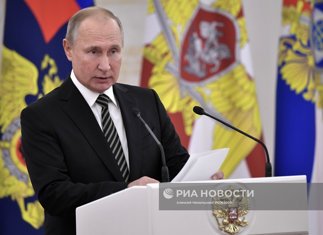 Президент РФ В. Путин на церемонии представления офицеров, назначенных на высшие командные должности