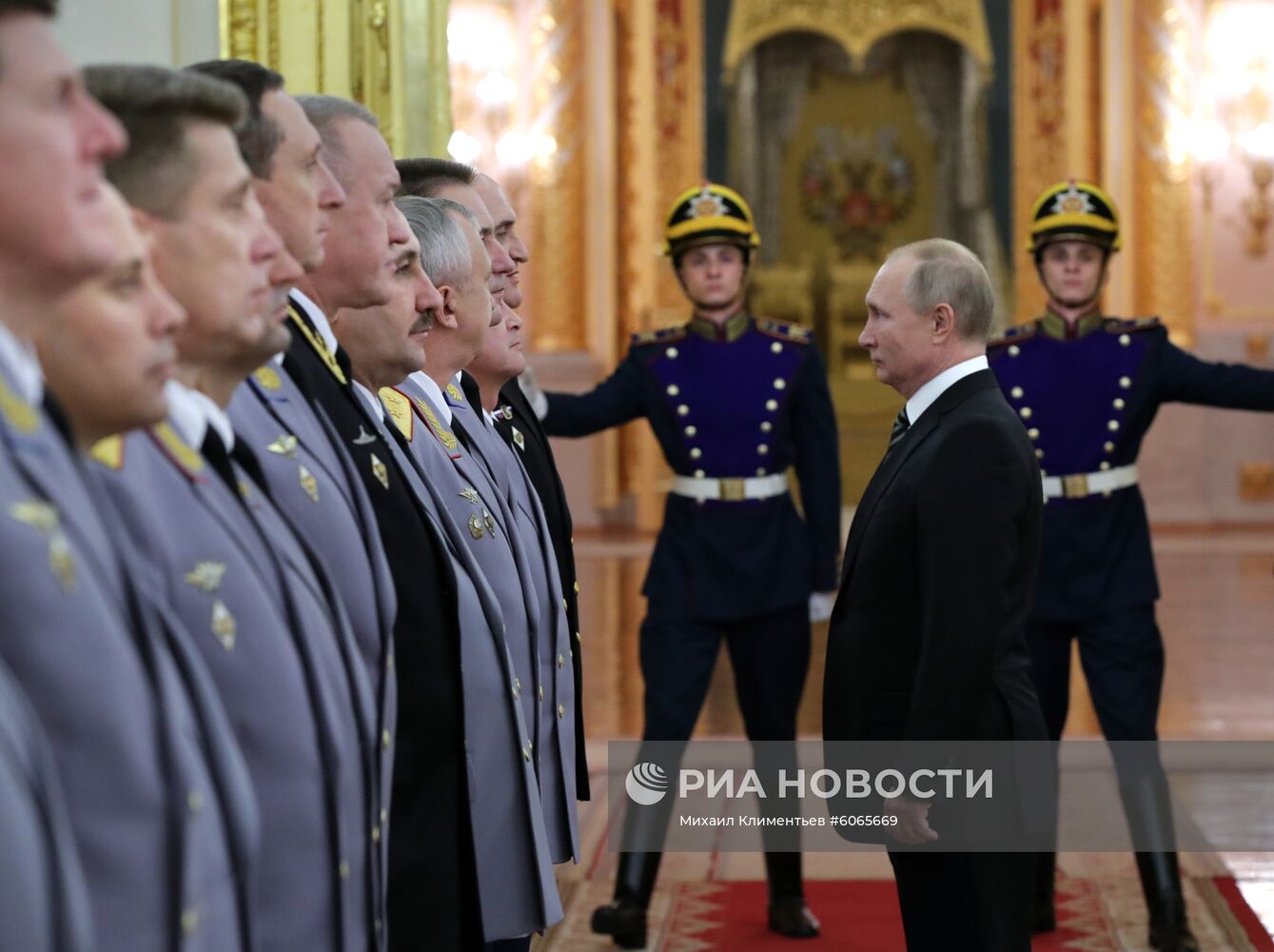 Президент РФ В. Путин на церемонии представления офицеров, назначенных на высшие командные должности