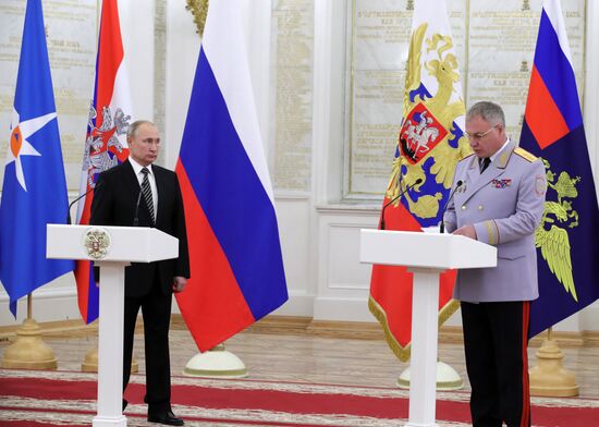 Президент РФ В. Путин на церемонии представления офицеров, назначенных на высшие командные должности