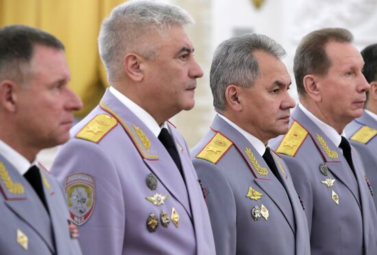 Президент РФ В. Путин на церемонии представления офицеров, назначенных на высшие командные должности