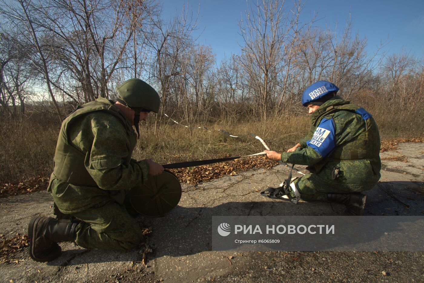 Разминирование местности у линии соприкосновения в Донбассе