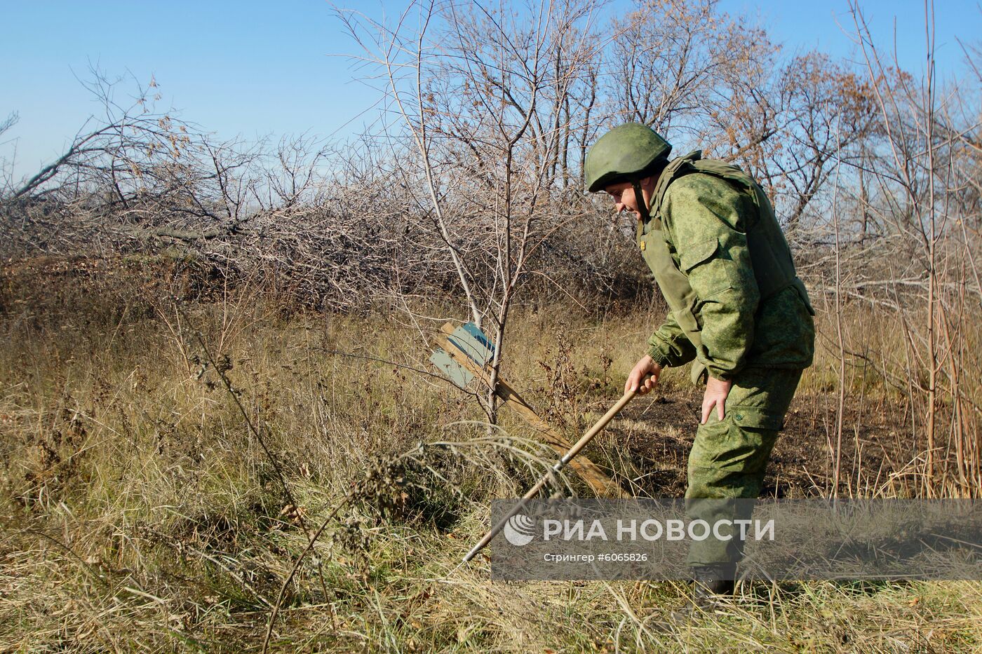 Разминирование местности у линии соприкосновения в Донбассе