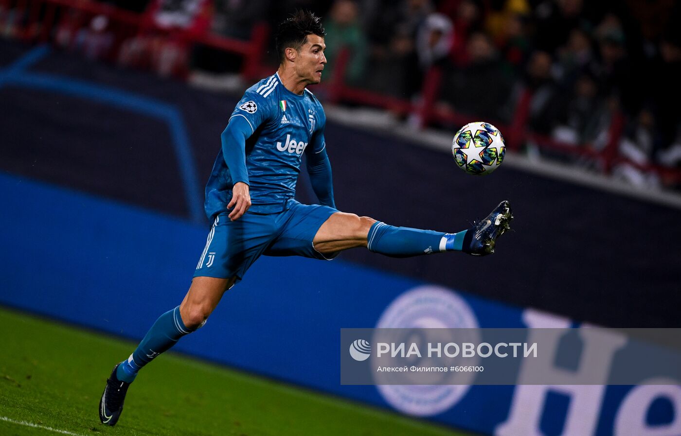 Футбол. Лига чемпионов. Матч "Локомотив" - "Ювентус"