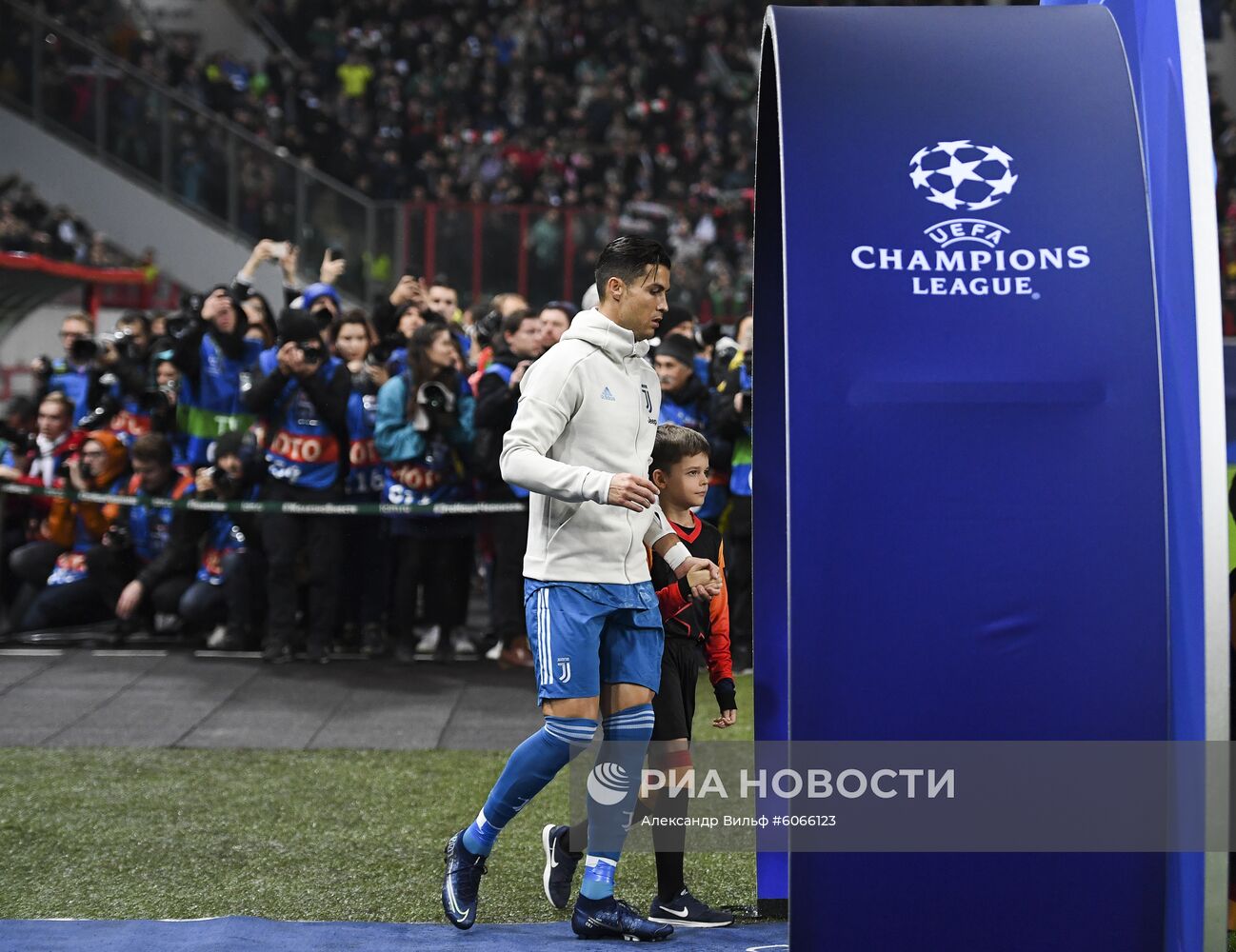 Футбол. Лига чемпионов. Матч "Локомотив" - "Ювентус"