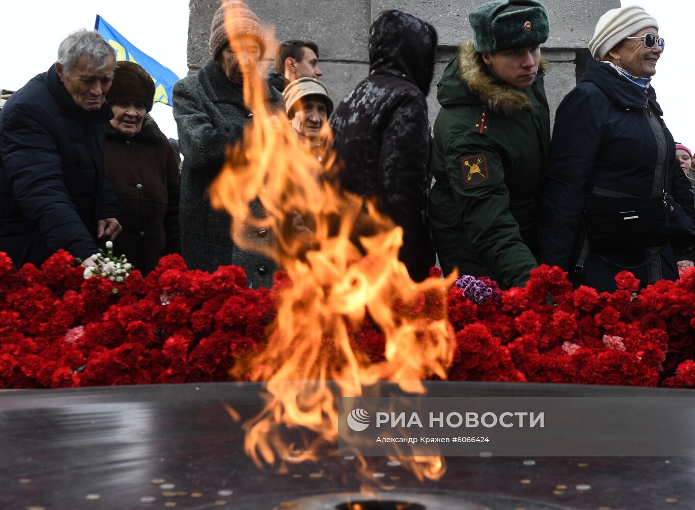 Памятный митинг в честь зажжения чаши Вечного огня в Новосибирске