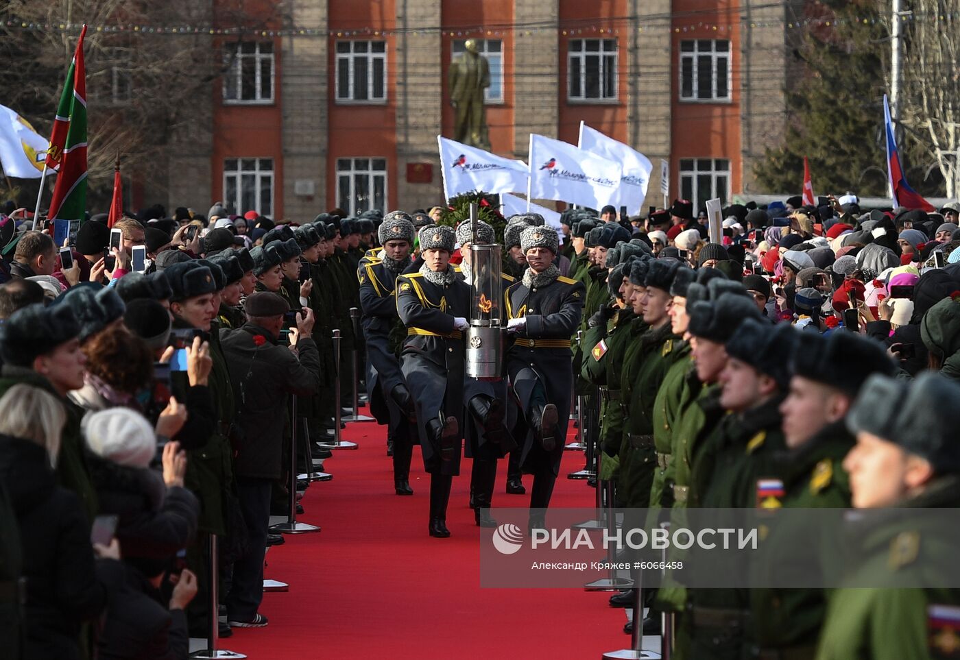 Памятный митинг в честь зажжения чаши Вечного огня в Новосибирске