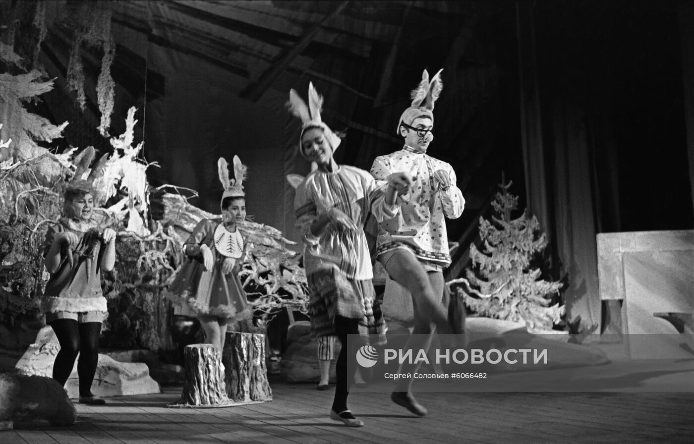 Сцена из оперы "Морозко"