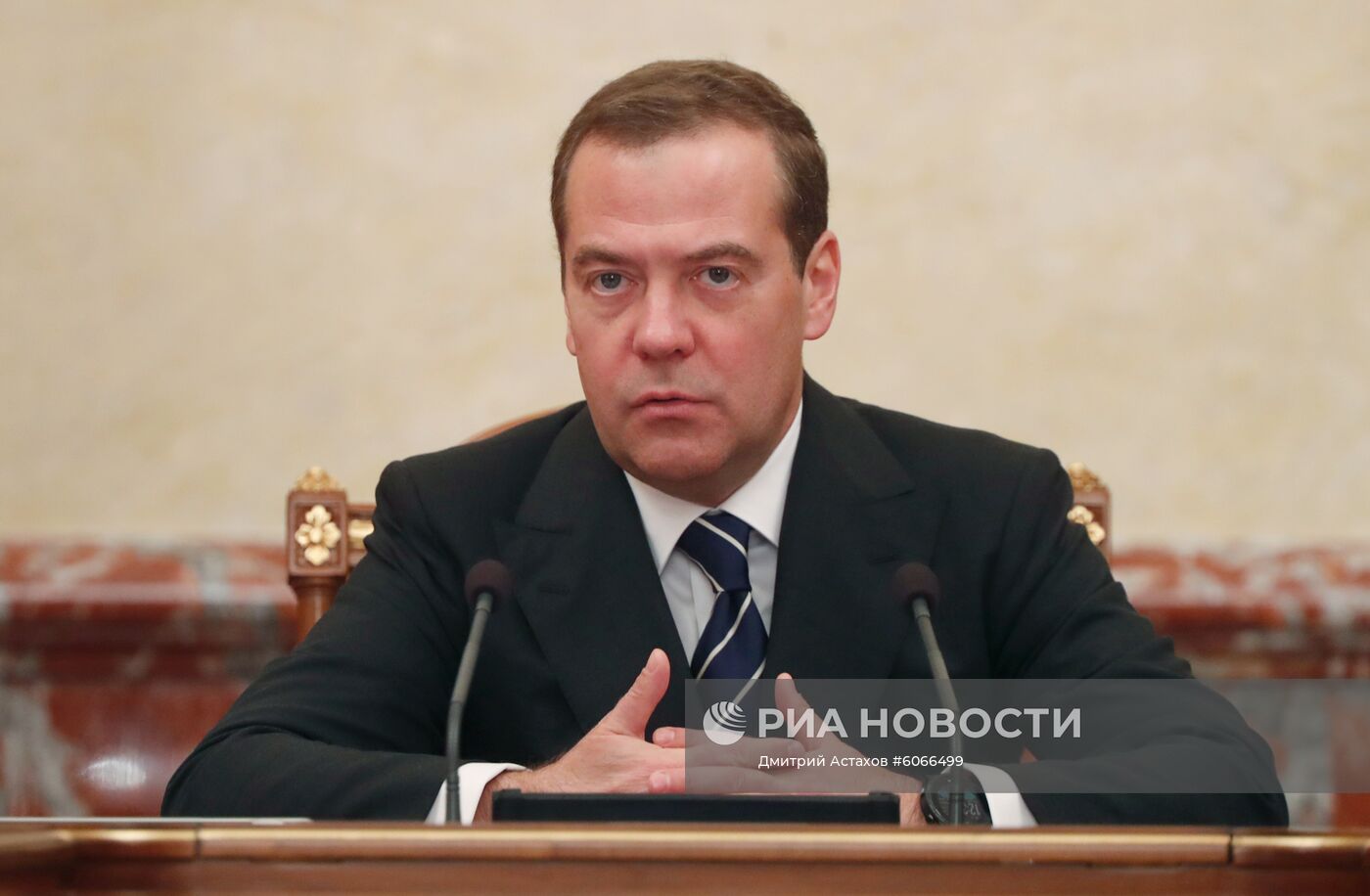 Премьер-министр РФ Д. Медведев провел заседание правительства РФ