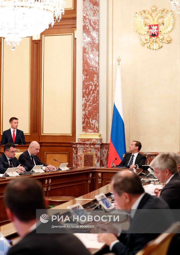 Премьер-министр РФ Д. Медведев провел заседание правительства РФ