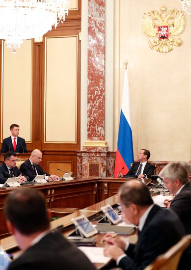 Премьер-министр РФ Д. Медведев провел заседание правительства РФ
