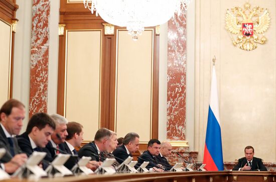 Премьер-министр РФ Д. Медведев провел заседание правительства РФ