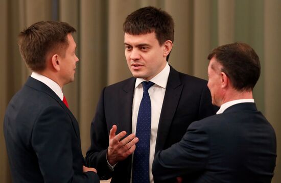 Премьер-министр РФ Д. Медведев провел заседание правительства РФ